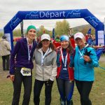 Quatre coureuses de la Fondation devant la ligne de départ de Bromont ultra