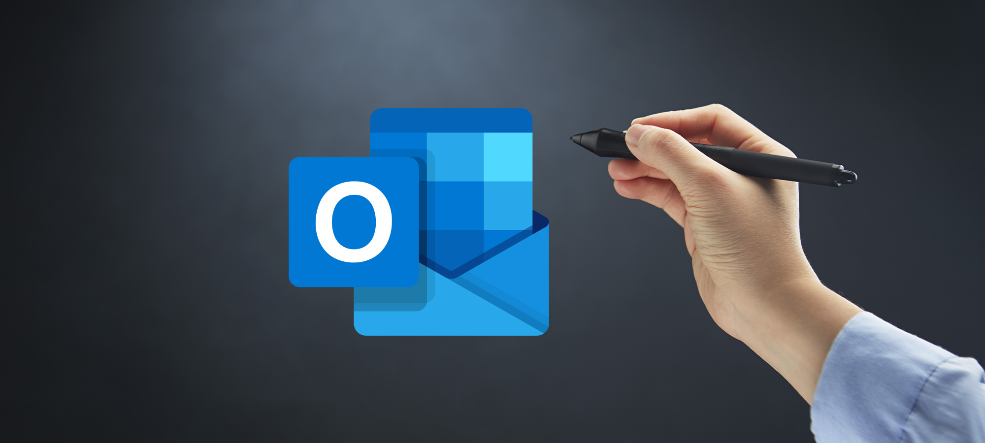 Logo Outlook avec une main qui tient un stylet