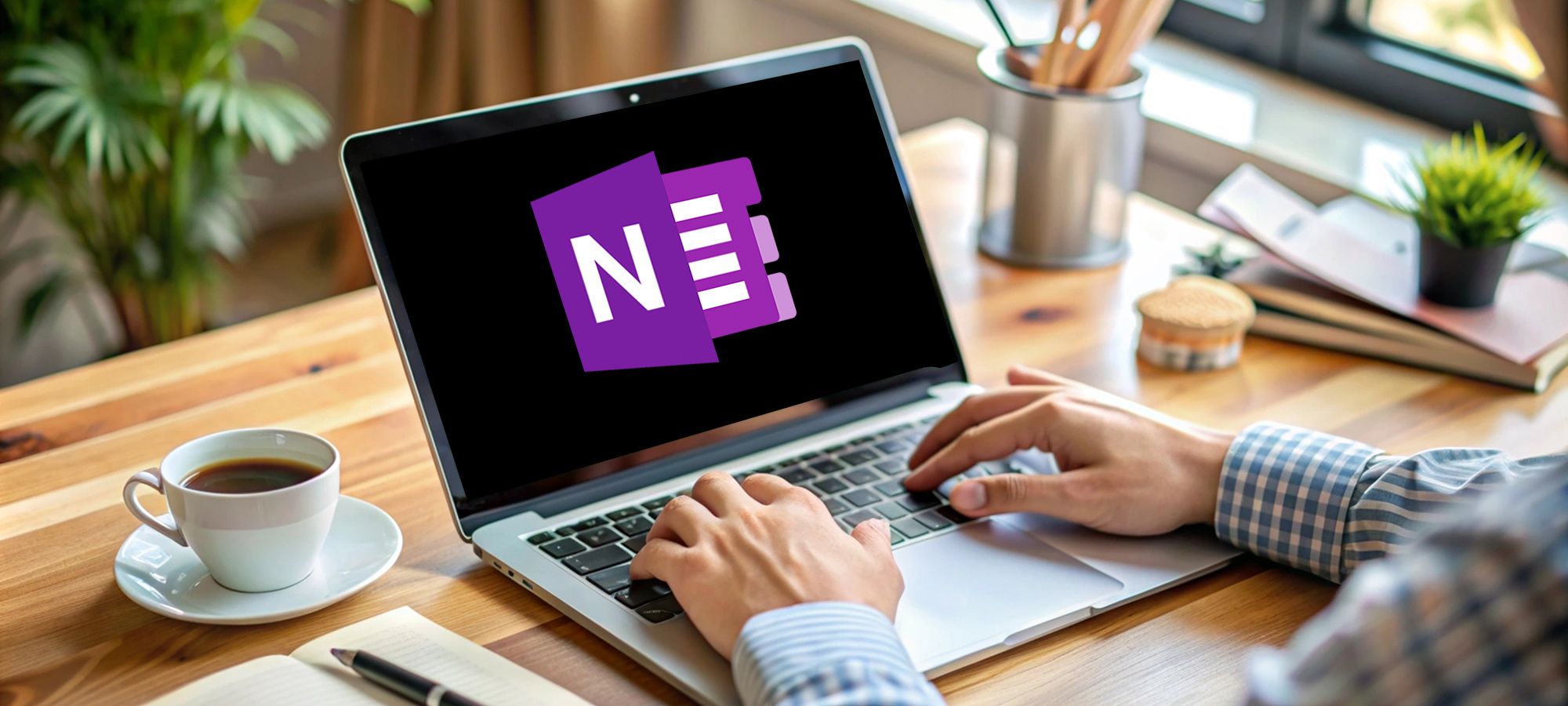 Le logo de OneNote s'affiche sur l'écran d'un ordinateur portable.