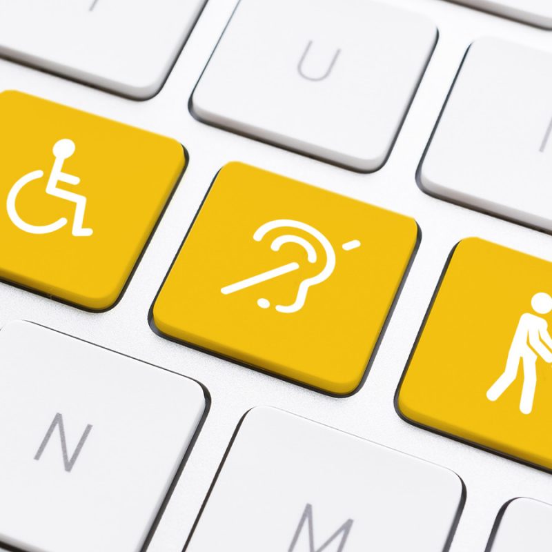 clavier d'ordinateur plat avec 3 touches en jaune représentant le volet d'accessibilité Web