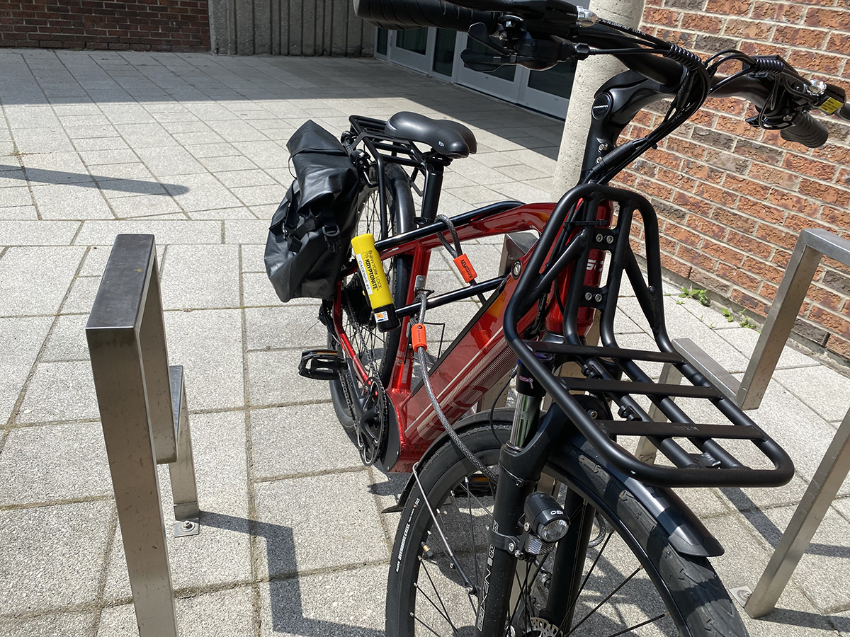 Gros plan sur un vélo à assistance électrique