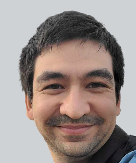 Gros plan sur le visage d'un homme souriant