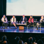 Panel de 7 personnes sur une scène