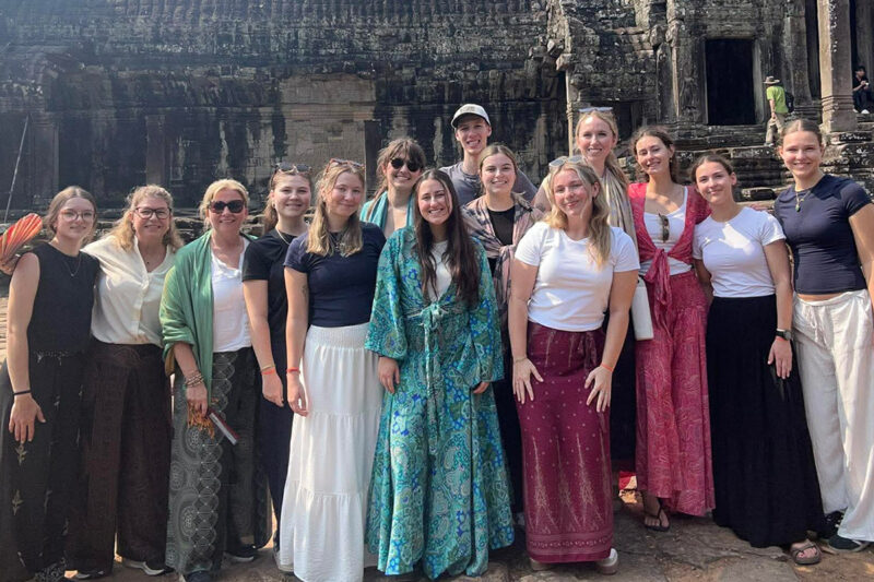 Un groupe d'étudiants québécois aux Cambodge