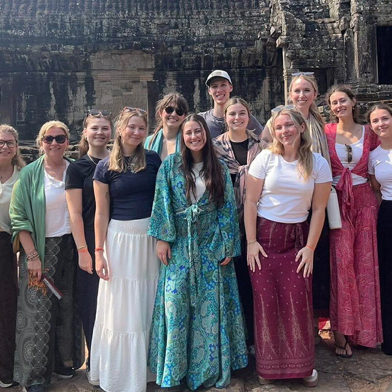 Un groupe d'étudiants québécois aux Cambodge